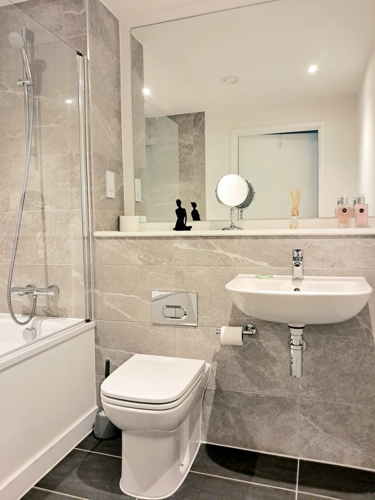 2Bed | 2Bath | Apt| Balcony | Rooftop | Manchester - Photo 3